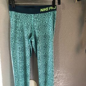 Womens NIKE PRO Leggings